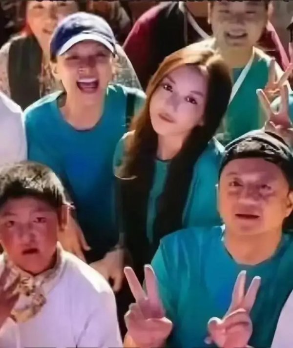 创盈在线 王菲担心的事还是发生了，李亚鹏再曝丑闻，频频带李嫣露面有原因